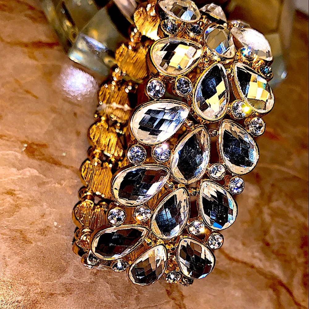 Pear shape bracelet high end fashion bracelet 💐🌼